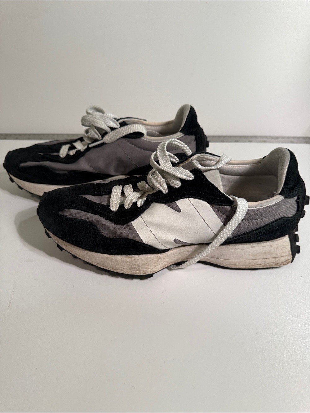 New Balance Men's Black and Gray Athletic Sneakers - size